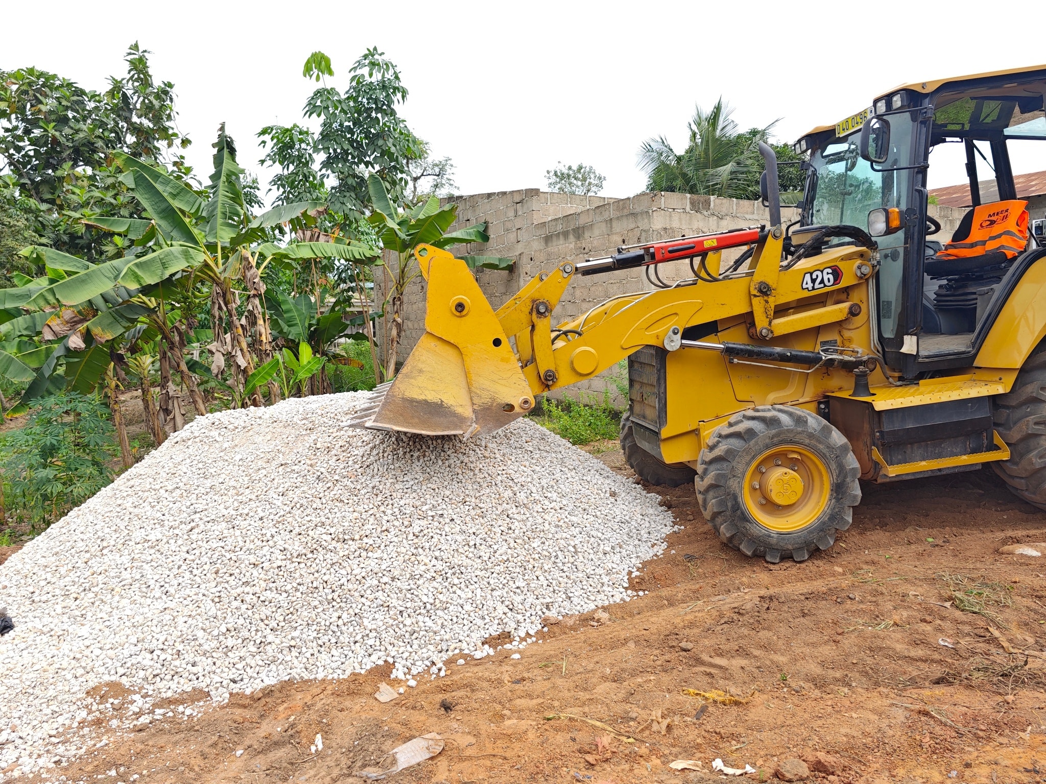Adzopé : Madame le Maire sur le terrain pour suivre l’avancement du nouveau pont de SOGEFIHA